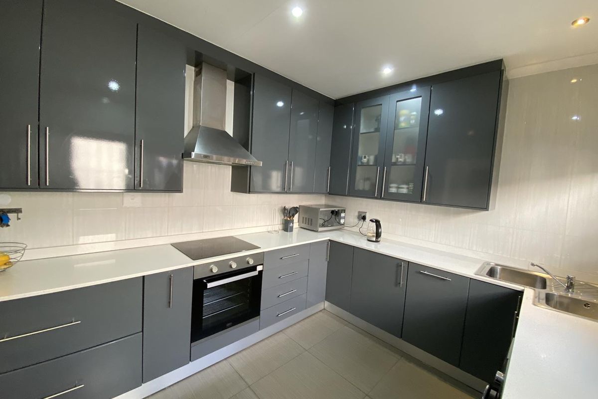 Beautiful and spacious 3 bedroom townhouse to rent - Photo 4