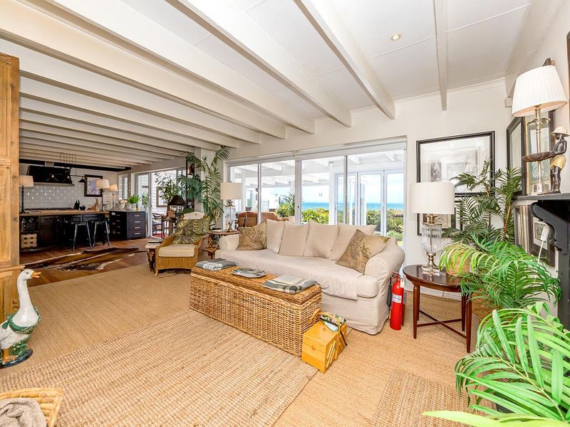 WHERE LUXURY MEETS THE OCEAN - Photo 10