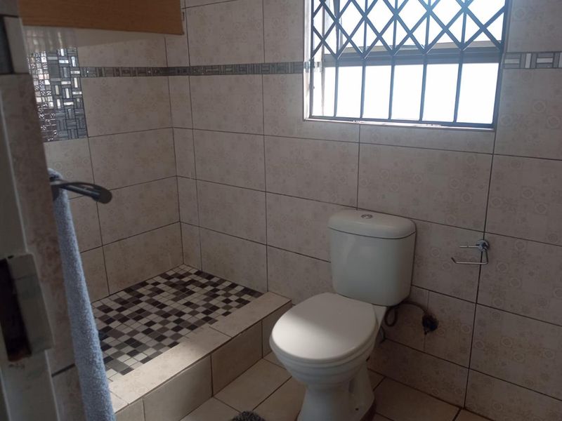 One bedroom Cottage in Kensington - Photo 8