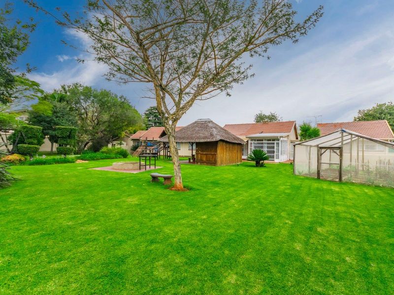 Modern Family Home awaits you - Photo 8