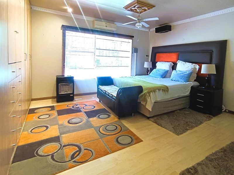 Spacious Family Living with Flexible Dual-Living Potential - Photo 8