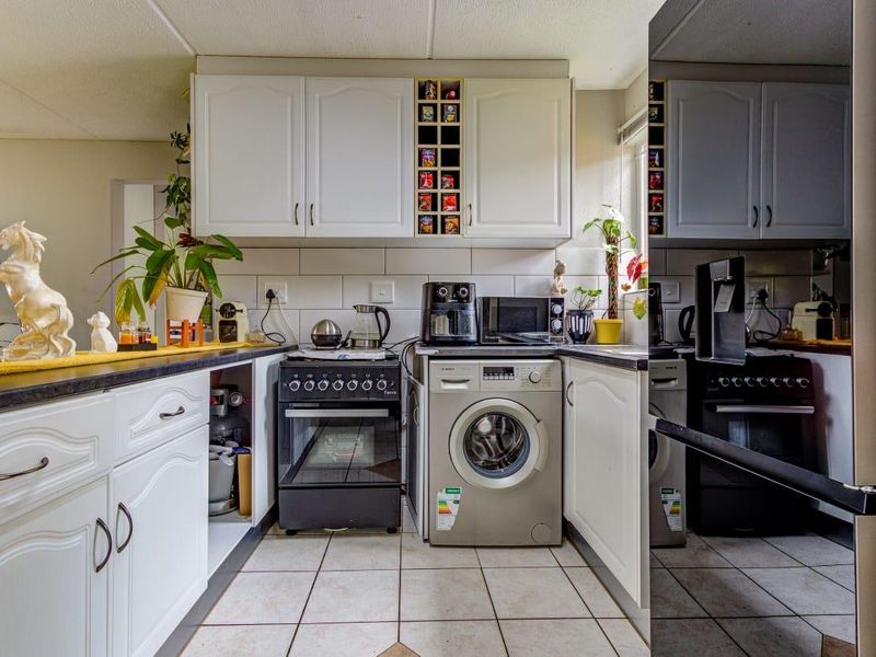 2 Bedroom Townhouse in Glen Marais - Photo 3