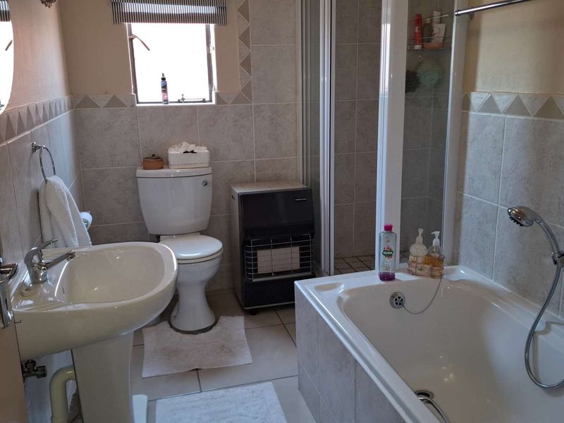 Secure Facebrick Duplex in Small Complex - Photo 7