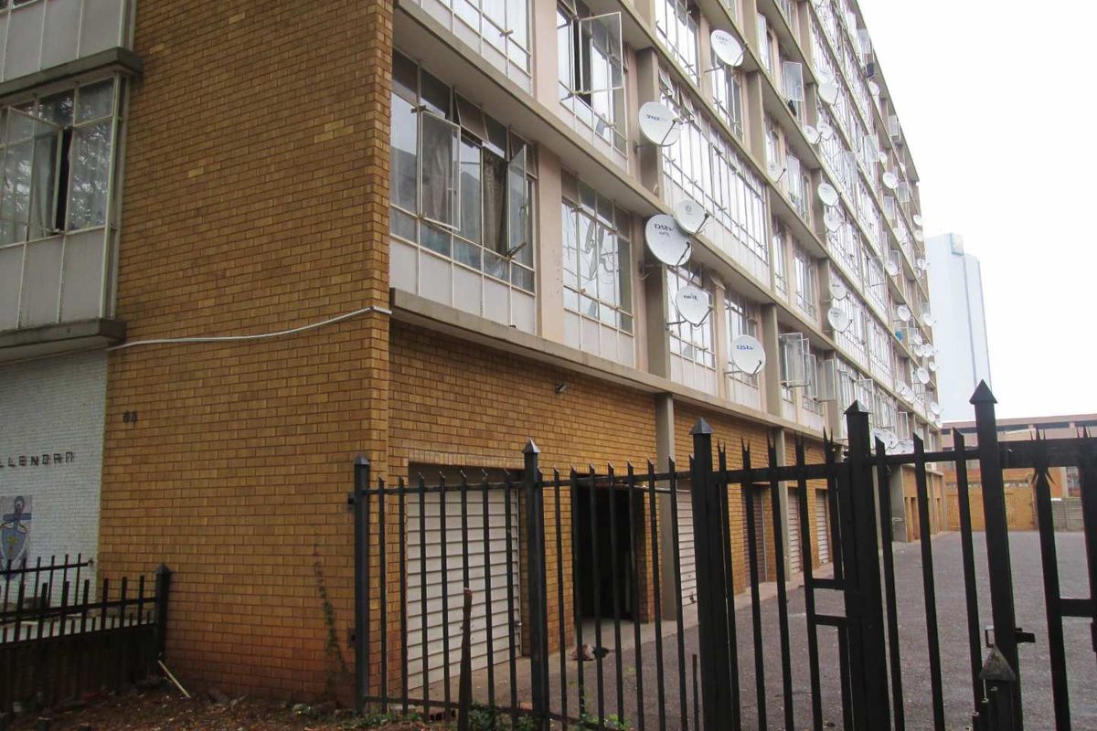 VERY BEAUTIFUL , NEAT AND CLEAN [2.5 ] TWO AND HALF BEDROOMS APARTMENT FOR SALE IN SUNNYSIDE  BARGAIN - Photo 4