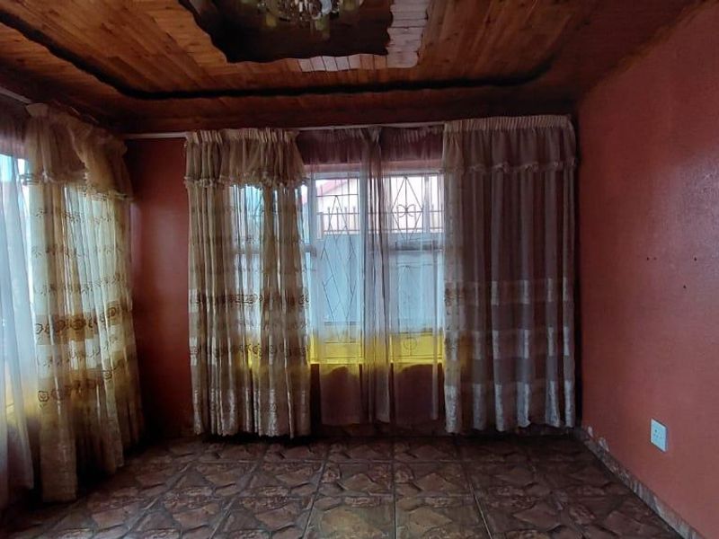 3 bedrooms house for sale in Soshanguve East - Photo 7
