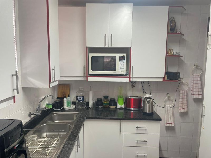 Gorgeous Townhouse awaits you! - Photo 8