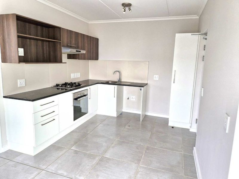 Sunny Spacious One bedroom Second floor apartment - Photo 4