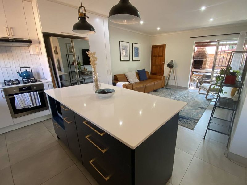 2 Bedroom Townhouse for rent in Highveld Estate. - Photo 9