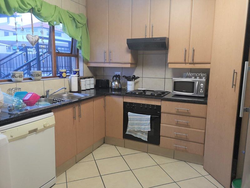 Lovely and Modern Two Bedroom Upstairs Unit Situated in Meyersdal - Photo 7