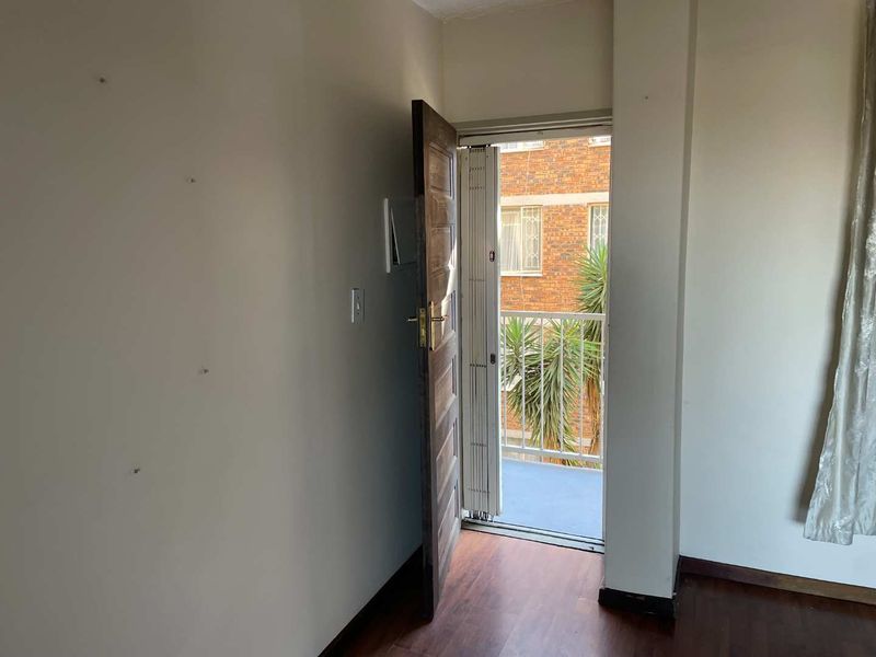 2 Bedroom & 2 Bathroom apartment for sale in Silverton - Photo 2