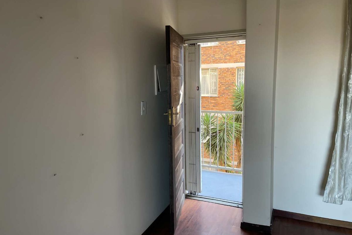 2 Bedroom & 2 Bathroom apartment for sale in Silverton - Photo 2