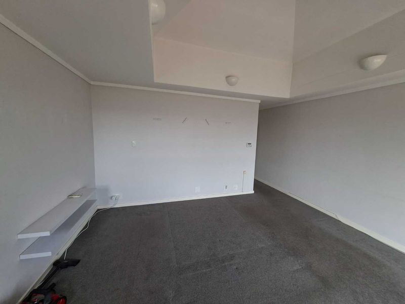 Luxury Living with Unrivalled Views in Northcliff - Photo 2