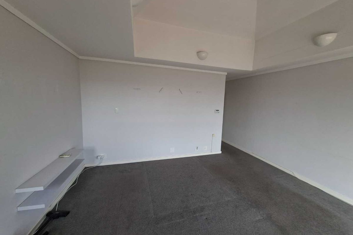 Luxury Living with Unrivalled Views in Northcliff - Photo 2