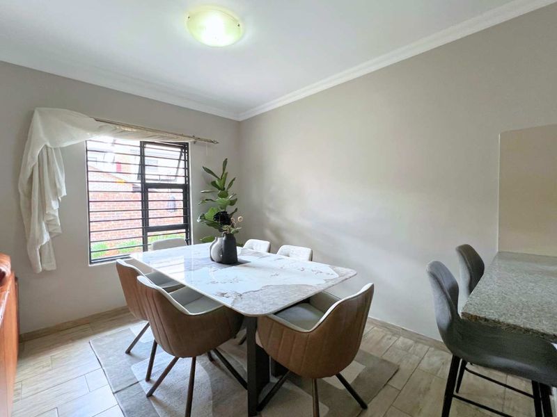 Peaceful living in this beautifully maintained 3 bedroom, 2 bathroom townhouse located in Azima View Estate. - Photo 9