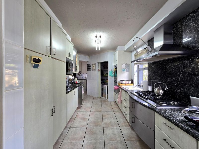 5 Bedroom House For Sale in Meyersdal Alberton - Photo 9