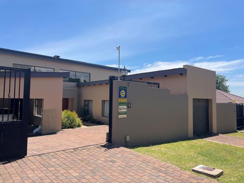 Modern double-storey home in Randpark Ridge featuring an indoor pool, 3 en-suites, wine cellar, double garage, plus a separate 2-bed cottage with its own garage - Photo 2