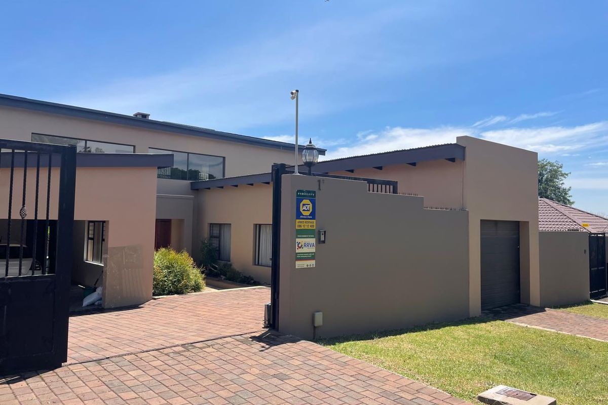 Modern double-storey home in Randpark Ridge featuring an indoor pool, 3 en-suites, wine cellar, double garage, plus a separate 2-bed cottage with its own garage - Photo 2