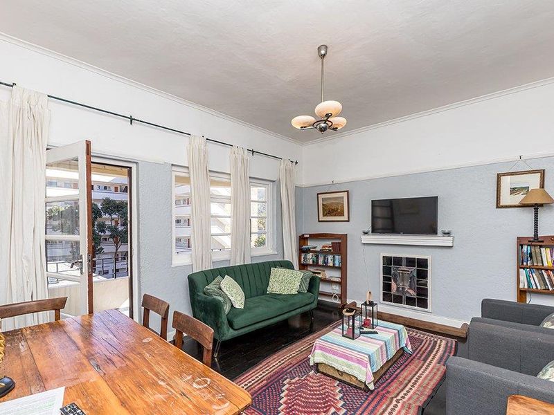 Art Deco Corner Apartment That Feels Like 'Home' - Photo 2