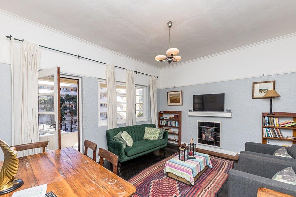 Art Deco Corner Apartment That Feels Like 'Home' - Photo 2