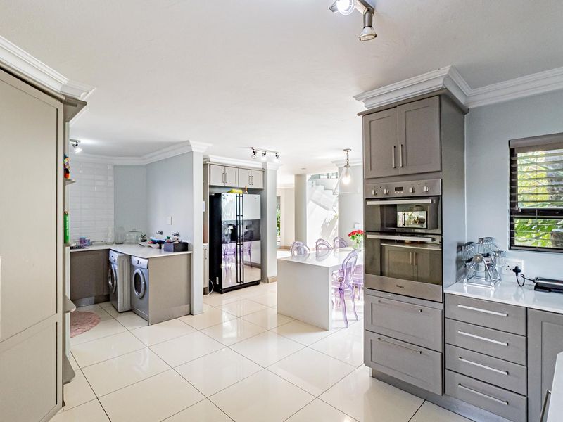 5 Bedroom House to Rent in Dainfern Golf Estate - Photo 6