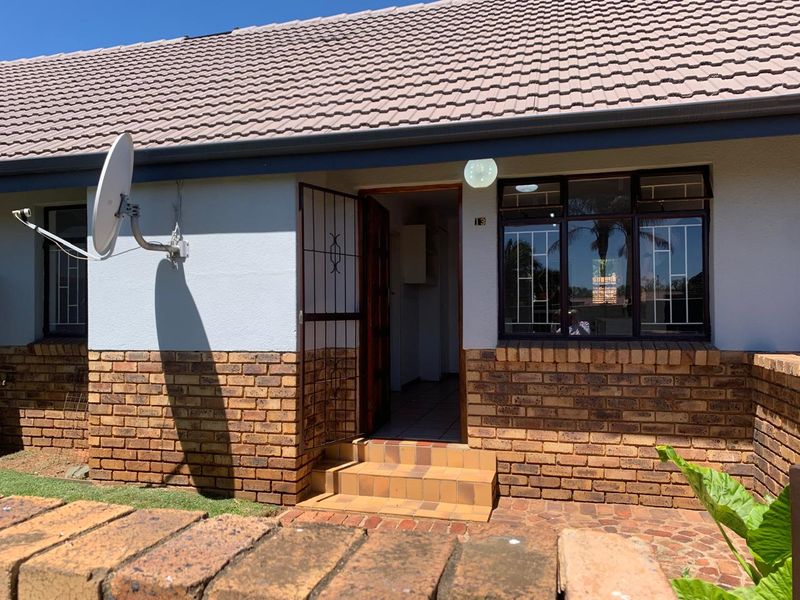 ** Welcome to your new home ** - Photo 4