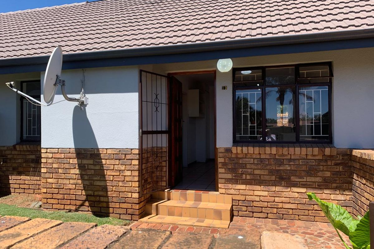 ** Welcome to your new home ** - Photo 4