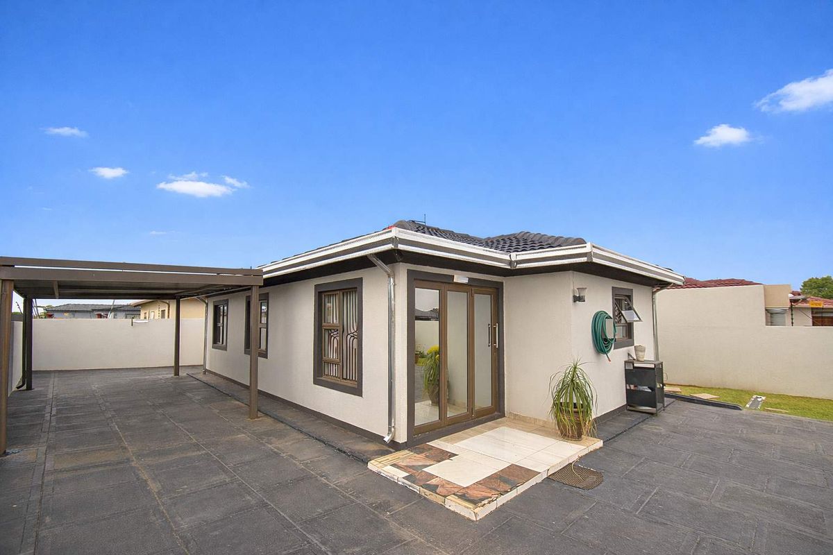 Beautifully Designed Home with Peace of Mind! - Photo 3