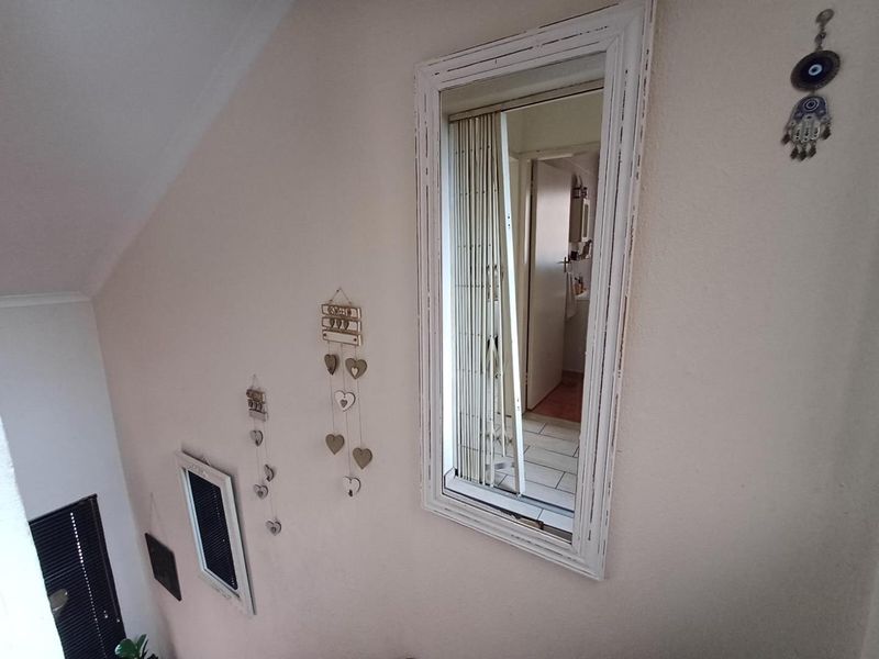 Charming Pet-Friendly Duplex with Enclosed Garden - Photo 10