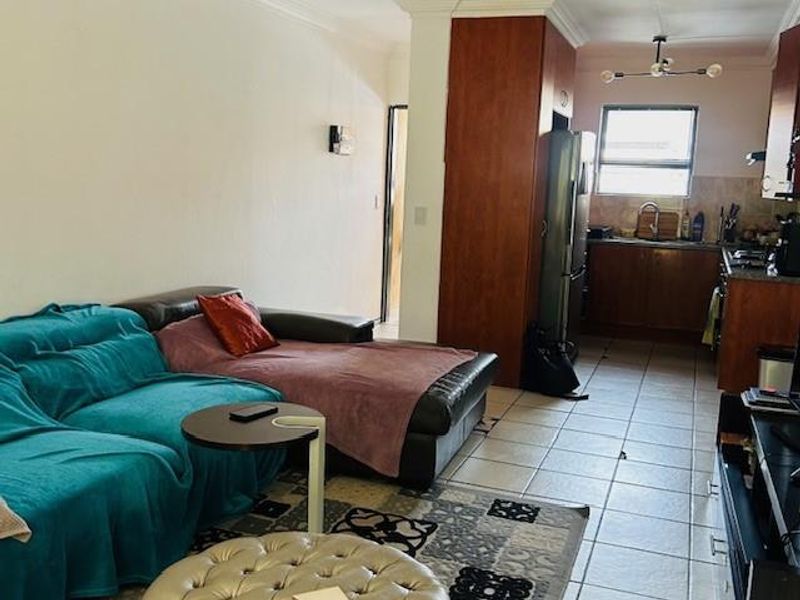 3 Bedroom Townhouse to Rent in Parkrand - Photo 3