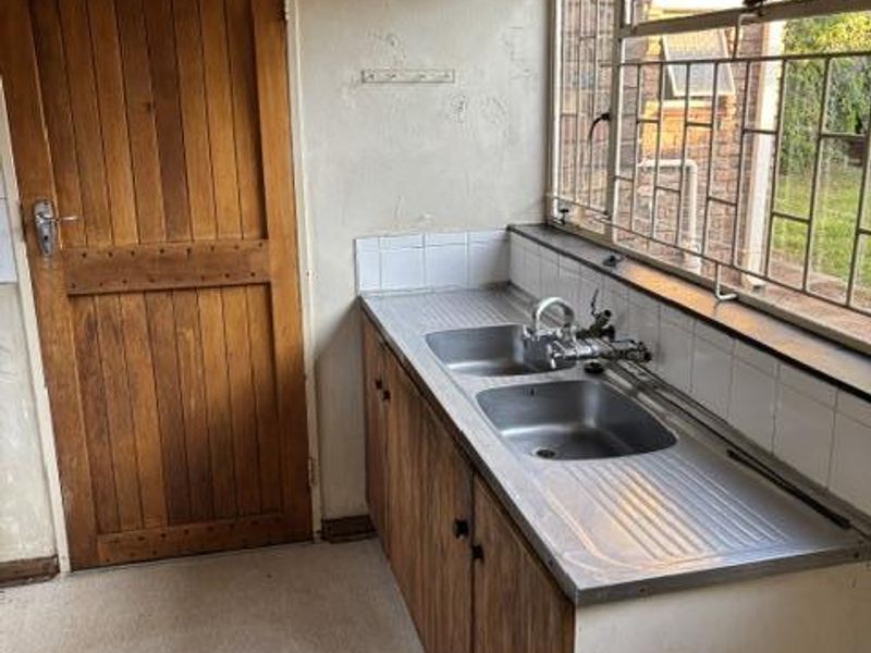 FAMILY HOME - Photo 8