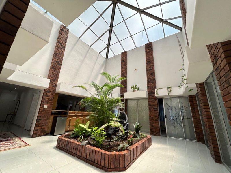 Stunning Family Home in Laudium Awaits Your New Memories - Photo 5
