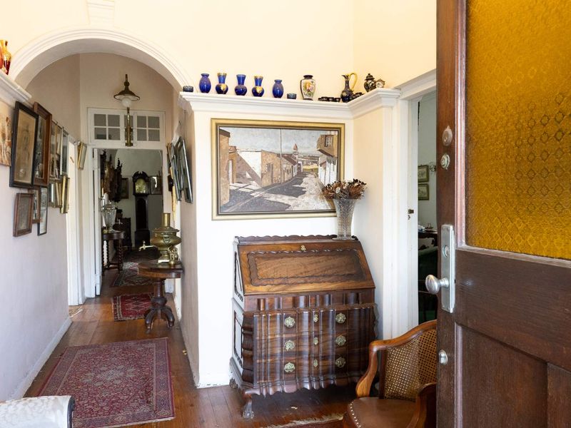 Heritage Charm with Table Mountain & Lion’s Head Views in Vredehoek - Photo 7