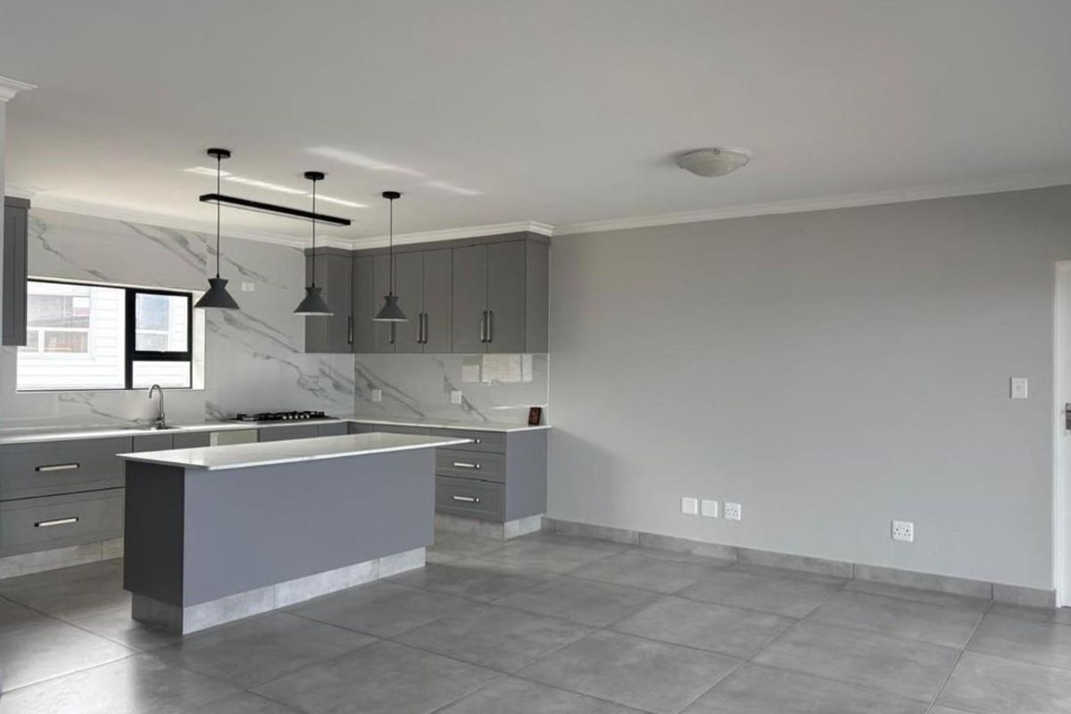 Stunning Newly Built 5 Bedroom Face Brick House with Ocean Views in Dana Bay - Photo 3