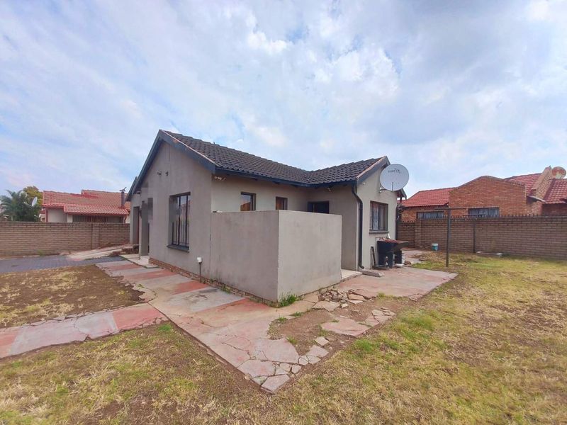 Three bedrooms house for sale in Danville. - Photo 2