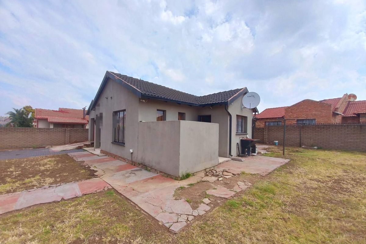 Three bedrooms house for sale in Danville. - Photo 2