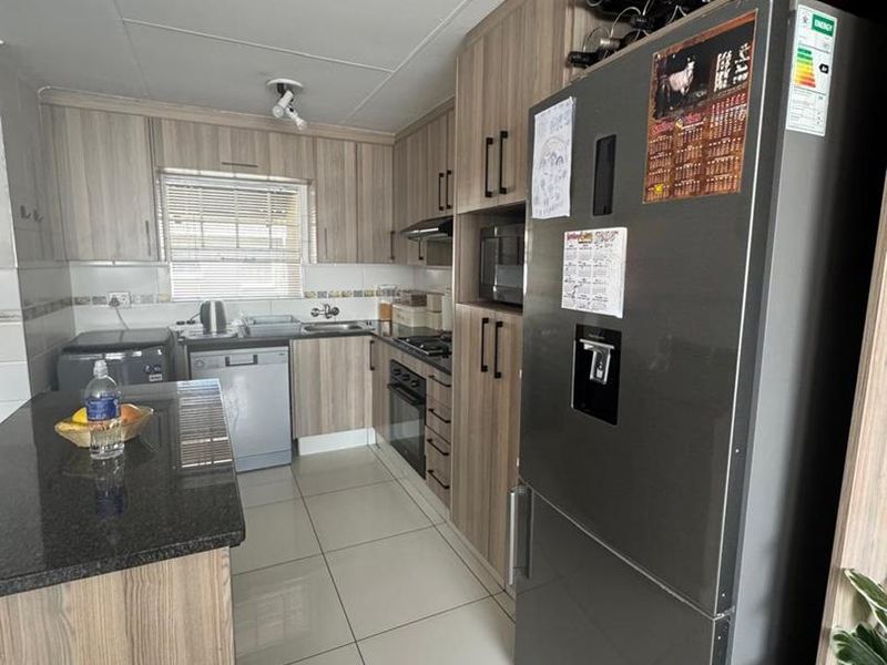 Modern, Clean and Just Renovated - Photo 3