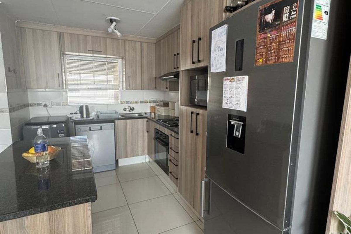 Modern, Clean and Just Renovated - Photo 3