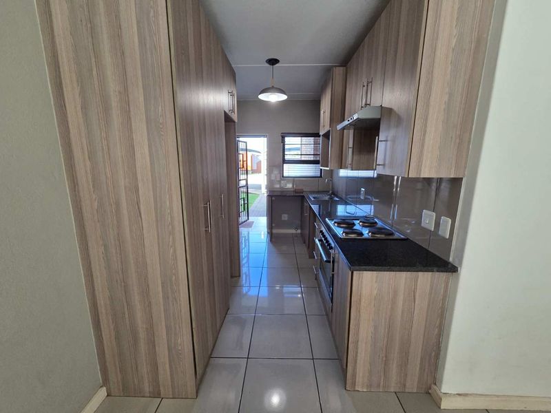 Secure 2-Bedroom Garden Unit – Pet-Friendly - Photo 3