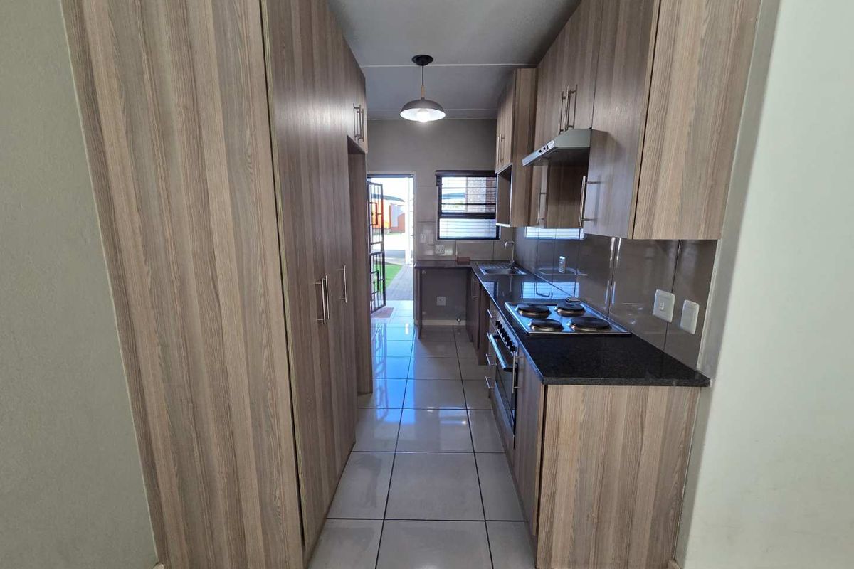 Secure 2-Bedroom Garden Unit – Pet-Friendly - Photo 3