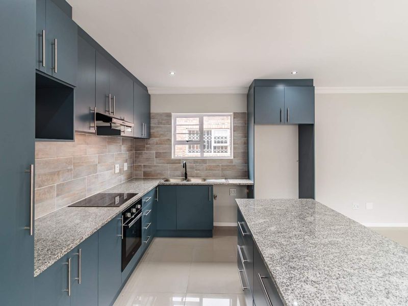 Fairview Modern Facebrick Newly Built Property - Photo 9