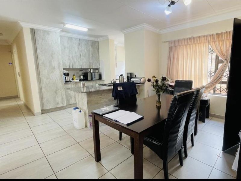 Luxury Living - Photo 2