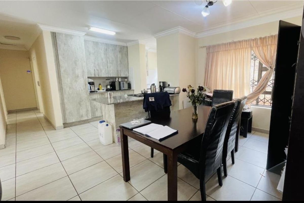 Luxury Living - Photo 2