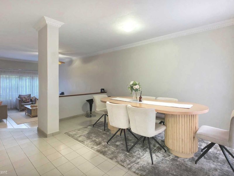Perfect Location, Perfect space – 3 Bedroom Sandton Townhouse with Private Garden - Photo 3