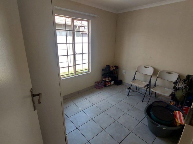 Sky City Living: 3-Bedroom Home with Modern Touches! - Photo 9