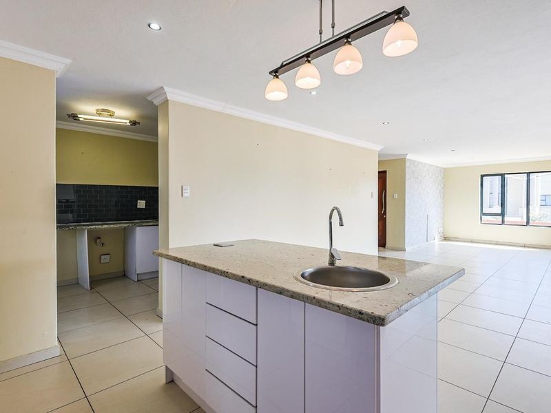 Luxurious Family Living Awaits in a secure estate in the heart of Olympus, Pretoria East - Photo 10