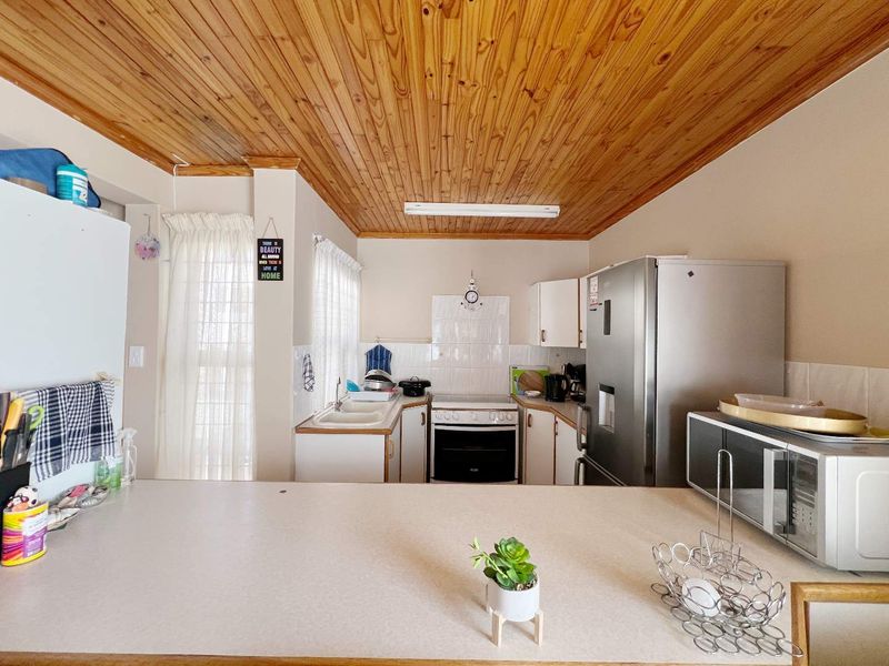 Warm & Inviting - Photo 6