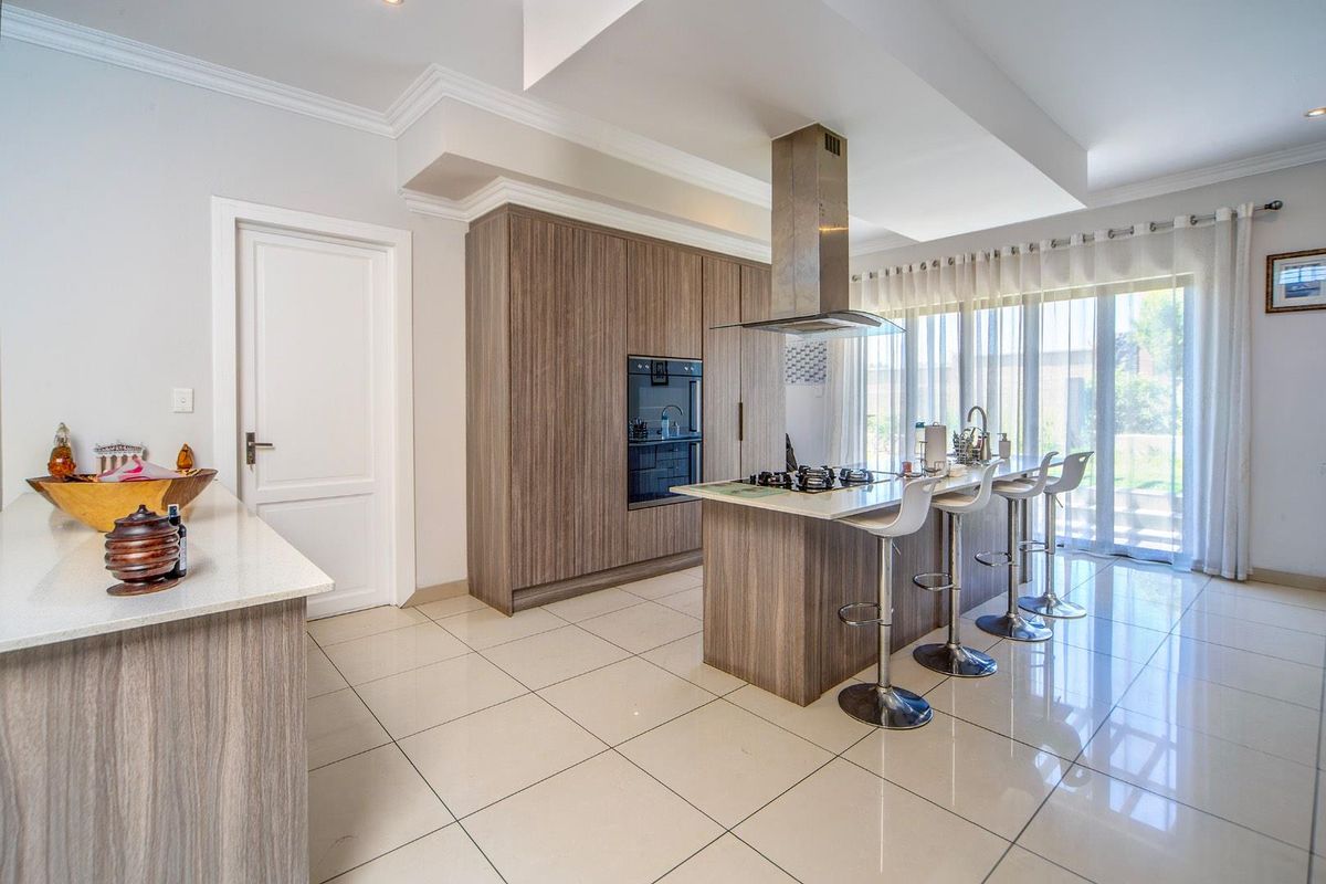 Five Bedroom Elegant Family Home For Sale in Waterfall Country Estate - Photo 5
