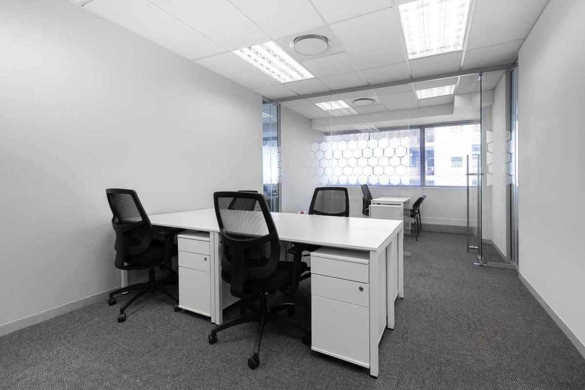 Tailor-made dream offices for 3 persons in Spaces Sunclare. - Photo 4