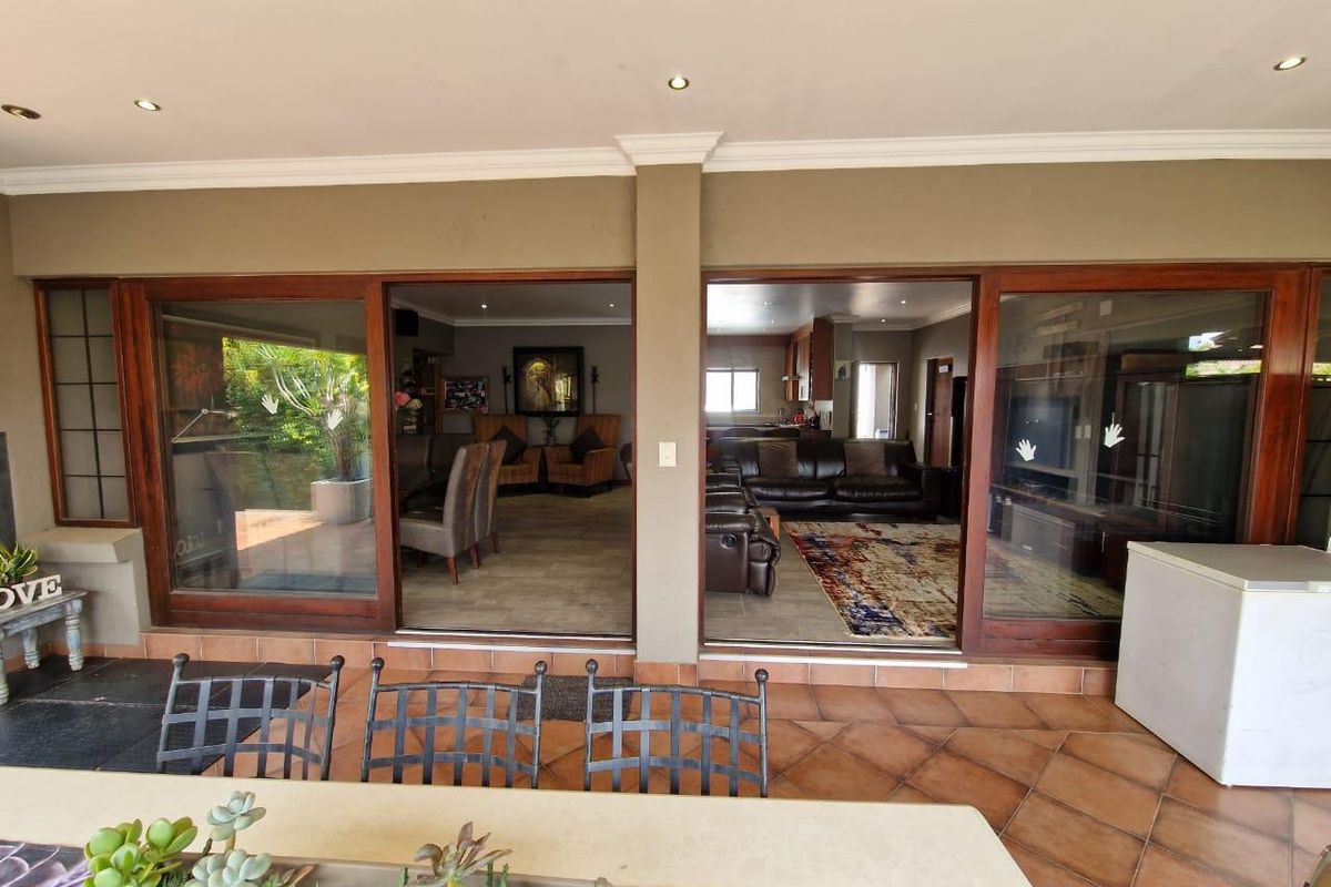 THATCHFIELD SECURITY ESTATE - NEWLY RENOVATED 3 BEDROOM FAMILY HOUSE - Photo 5