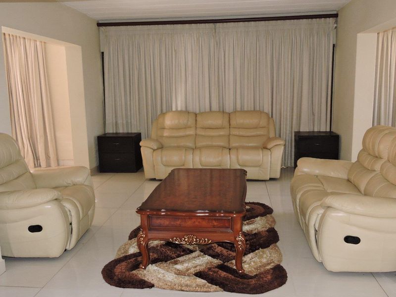 Cosy Fully Furnished 3 Bedroom Home in a Secure Estate - Photo 9